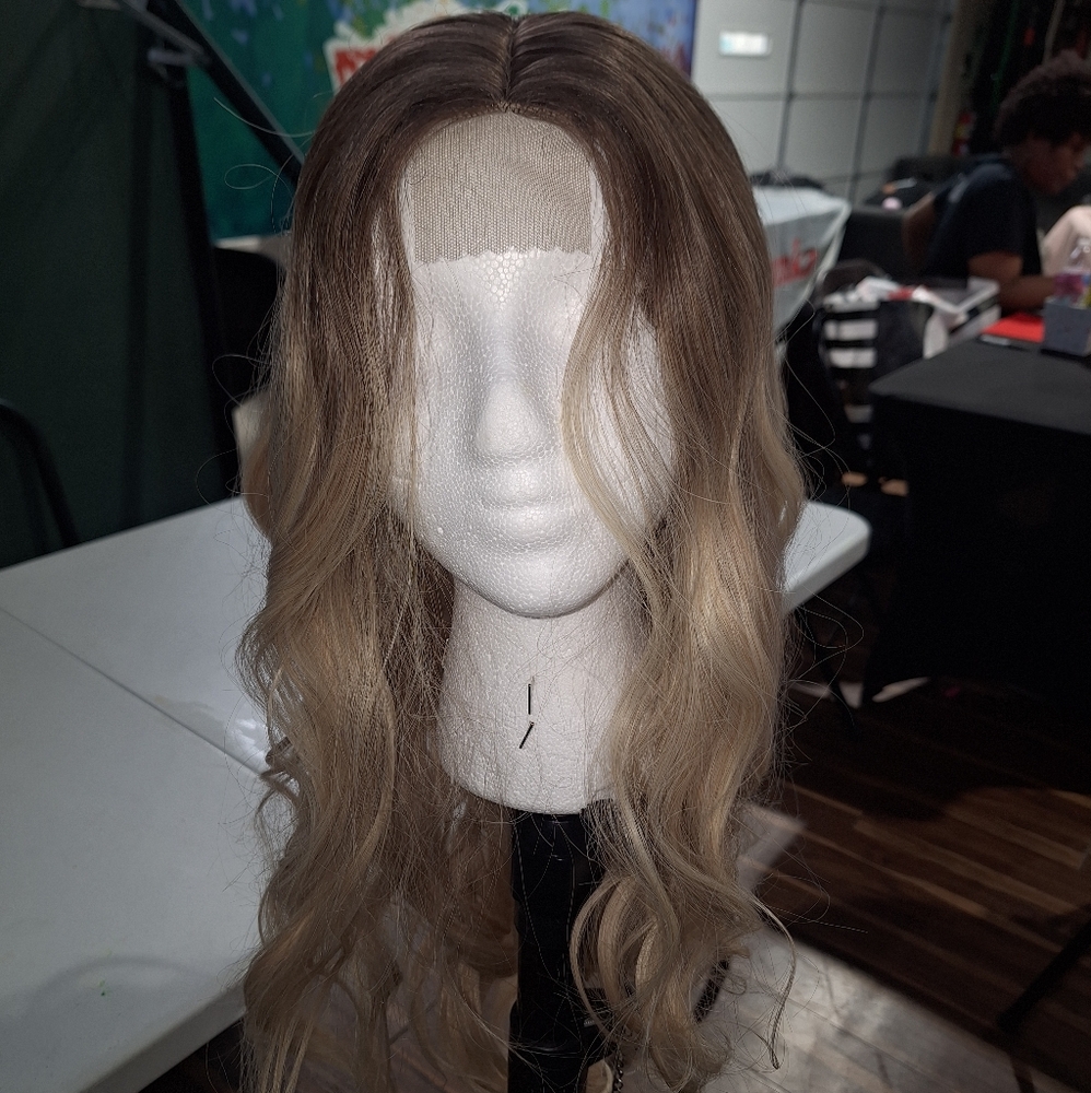 Elegant Blonde Wavy Wig